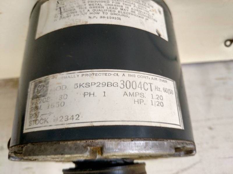 lot 52 image: GE 120 hp. Compressor Motor, 208-230v, 1 phas...