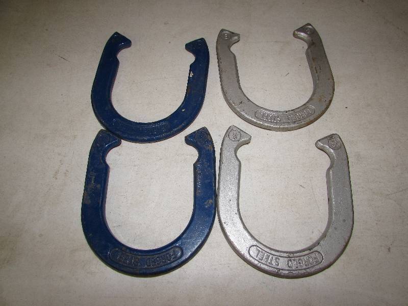 SET OF THROWING HORSE SHOES