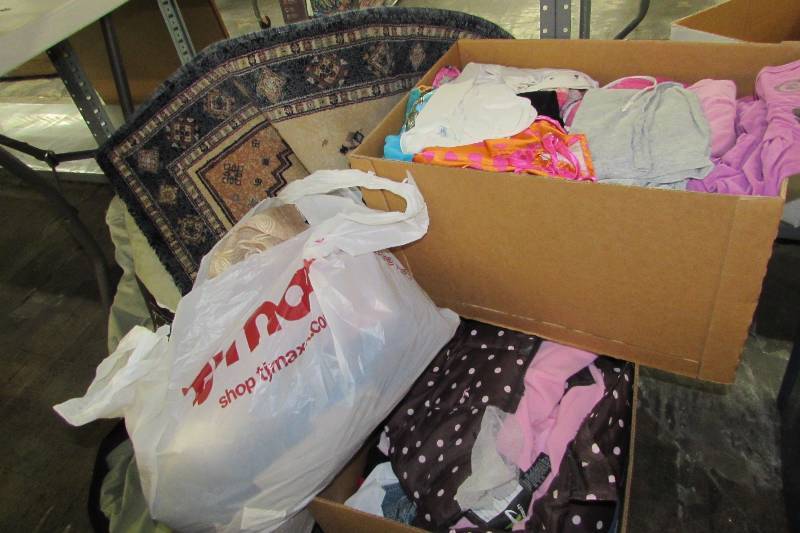 BOXES OF GIRLS CLOTHES, RUG, COMFORTER, MISC ITEMS, GREAT RAG BAG STARTER