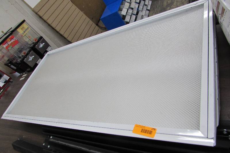 LARGE LIGHT FIXTURE FOR GARAGE OR SHOP