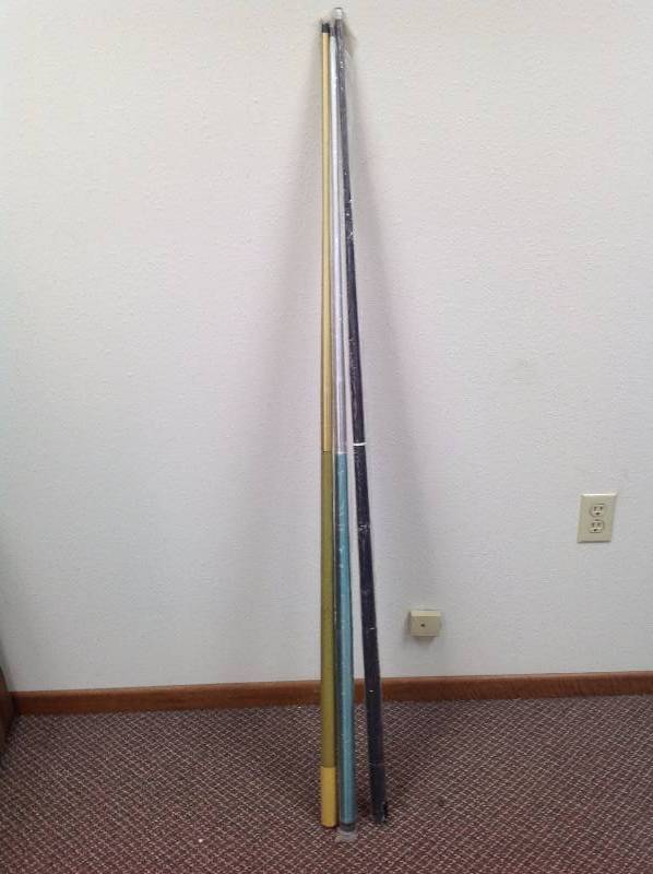 lot 5 image: Three new pool Sticks.