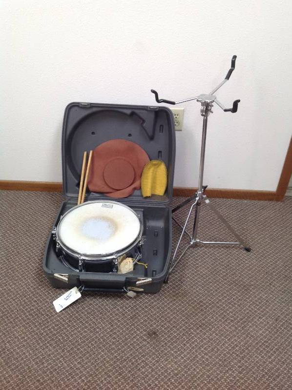 lot 9 image: 2 Drum Sets