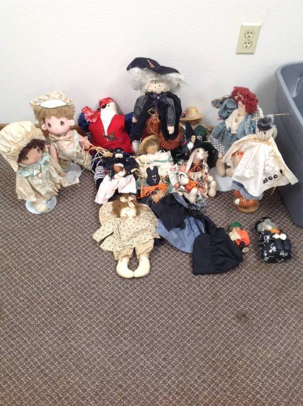lot 12 image: Lot of Dolls, Halloween, Precious Moments,