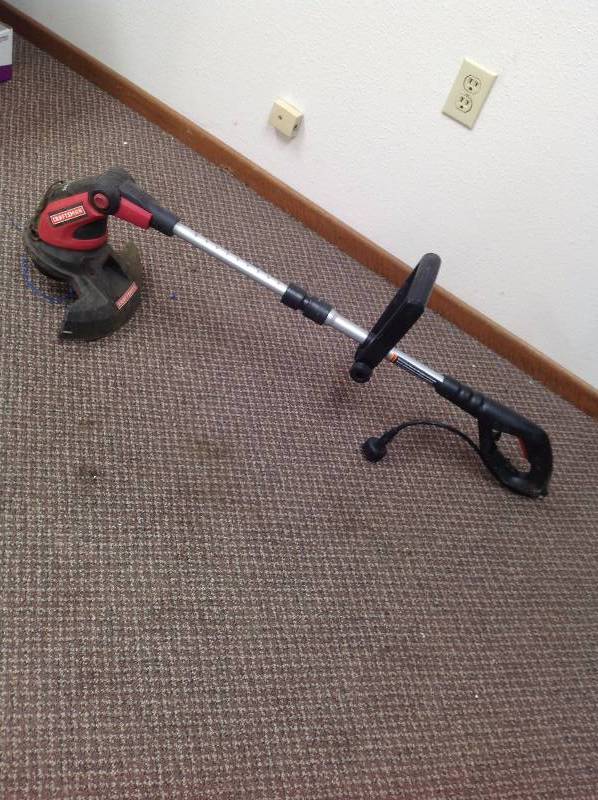 lot 13 image: Craftsman 12  Corded Trimmer