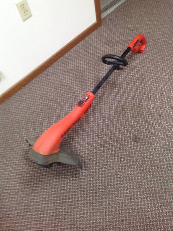 lot 15 image: Black n Decker Electric Corded Trimmer