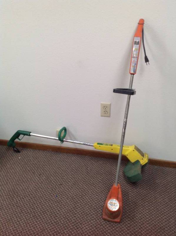 lot 18 image: 2 Corded Trimmers