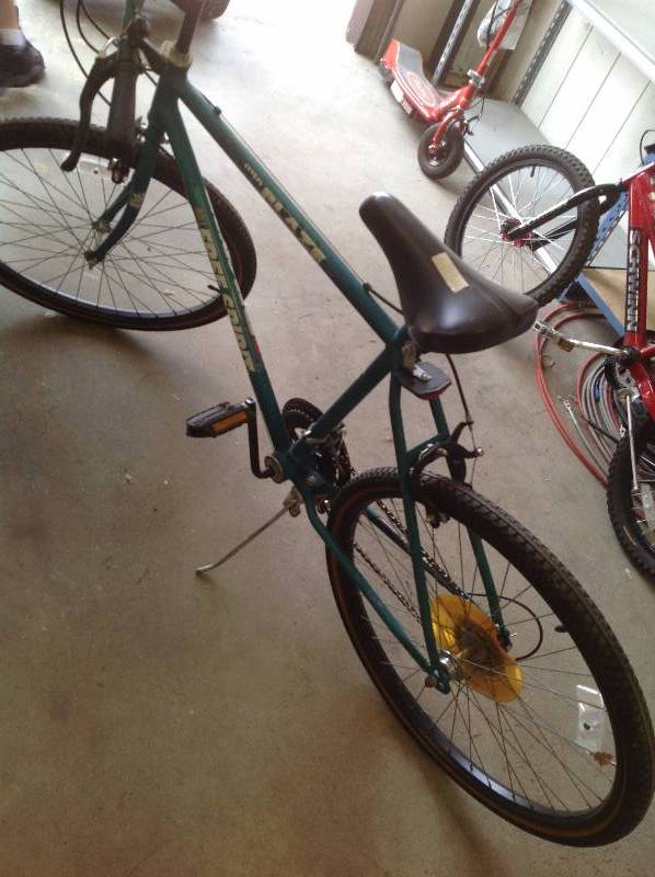 lot 25 image: 24 Bicycle 5 speed