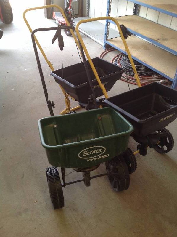 lot 27 image: 3 Spreaders
