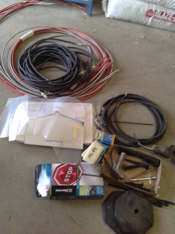 lot 28 image: Misc garage items