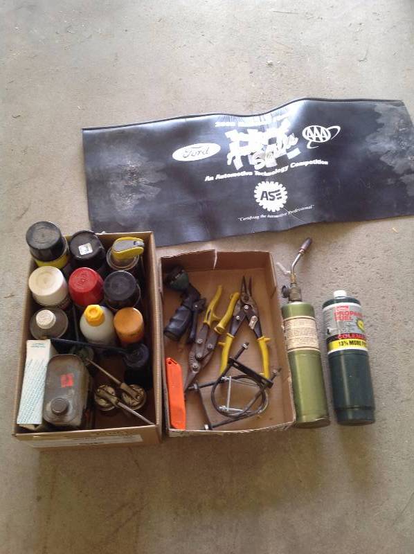 lot 30 image: Garage items