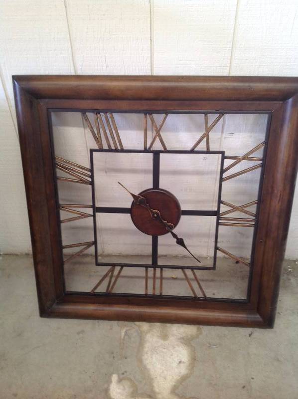 lot 41 image: Wooden Clock