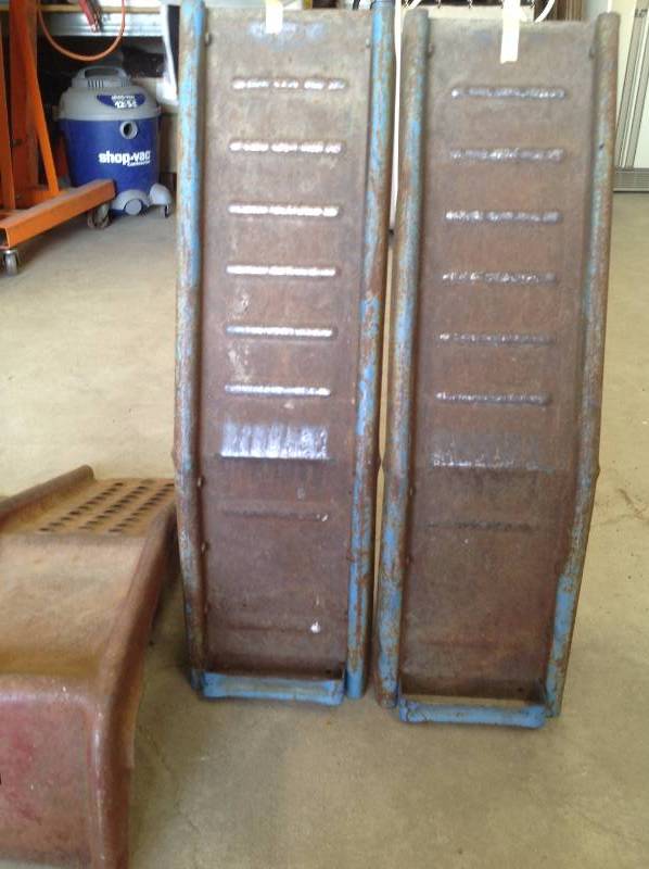lot 63 image: 2 pairs of car ramps
