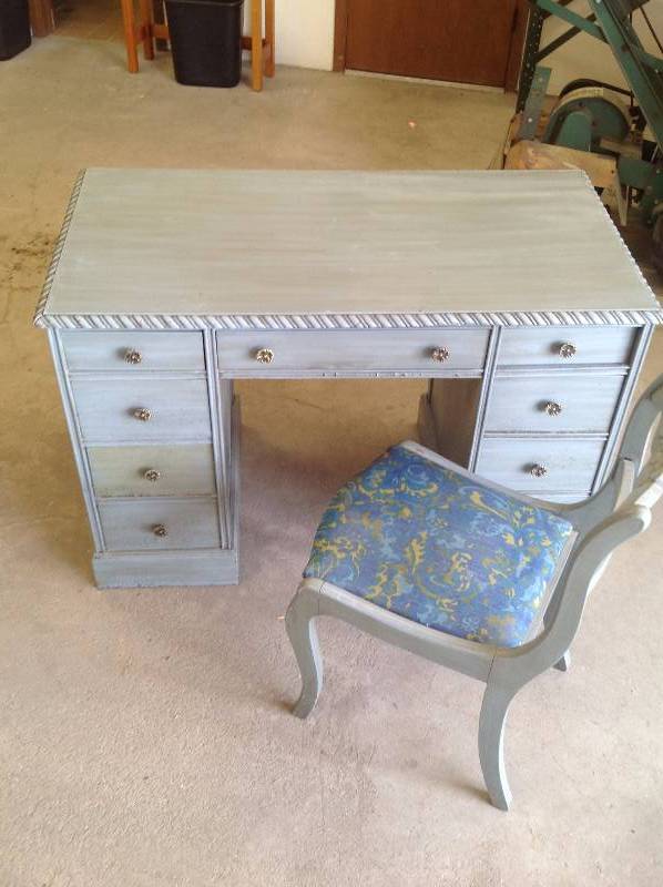 lot 64 image: Vintage looking desk and chair