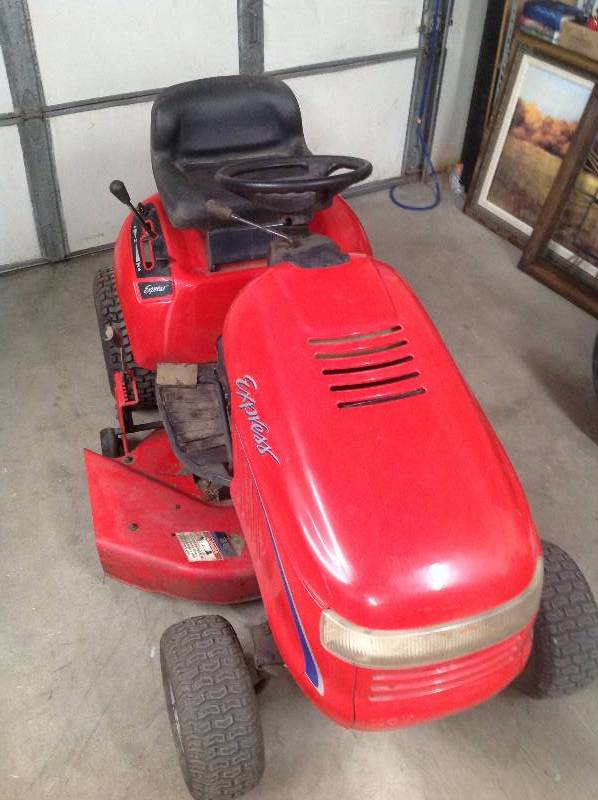 lot 67 image: Simplicity riding mower 15.5 HP
