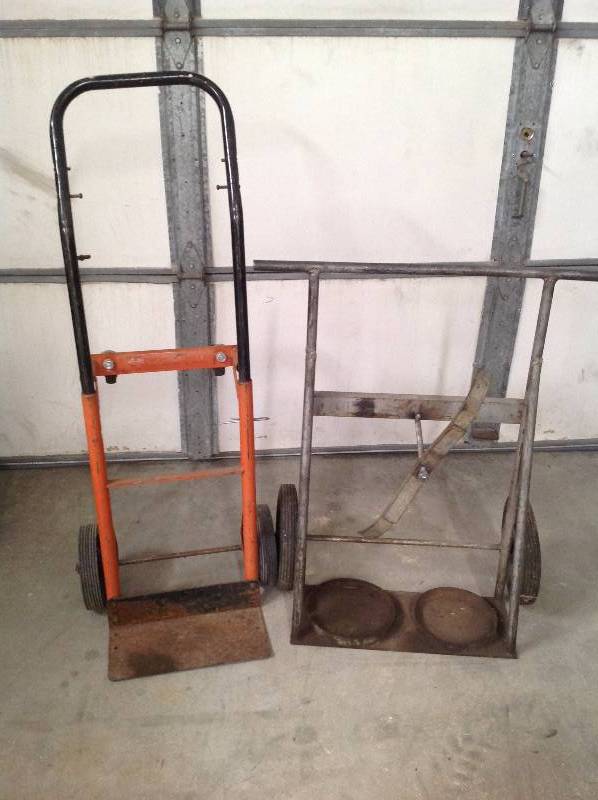 lot 68 image: 2 carts welder and dolly