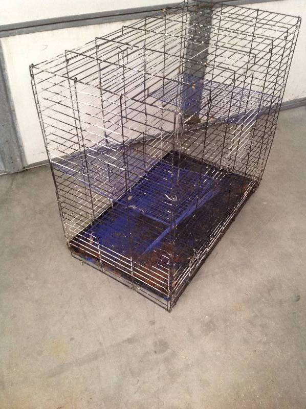 lot 78 image: Wire Pet cage