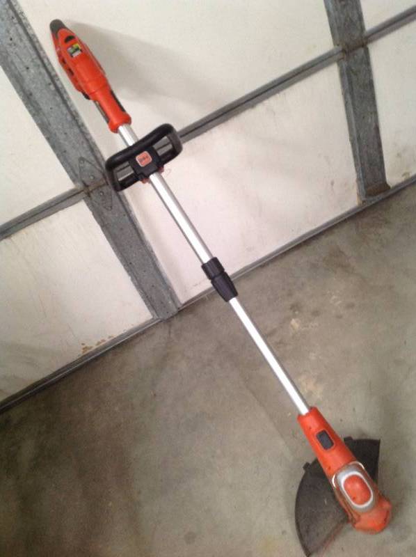 lot 85 image: Black & Decker 24v Trimmer Battery no charger