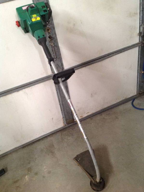lot 86 image: Weed Eater Gas Trimmer