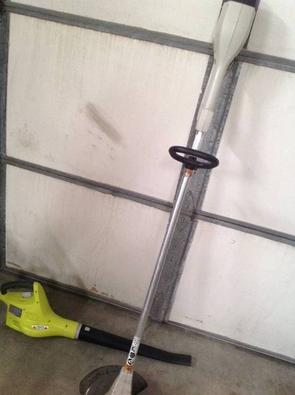 lot 87 image: Ryobi Trimmer and Blower