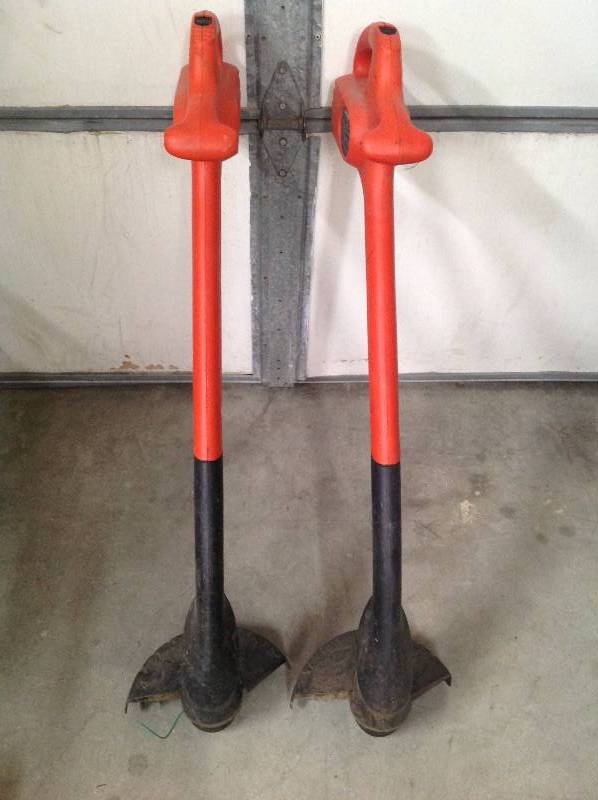 lot 88 image: 2 Black & Decker Trimmers Cordless