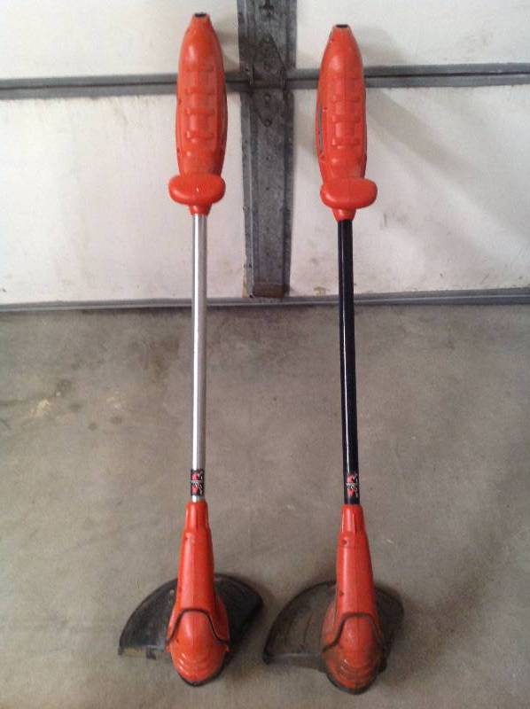 lot 89 image: 2 Black & Decker cordless Trimmers