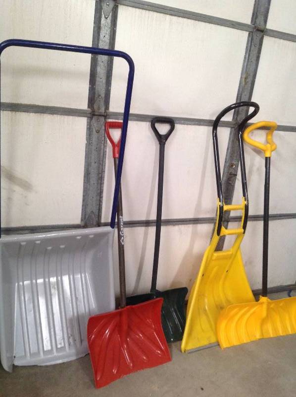 lot 94 image: 5 snow shovels