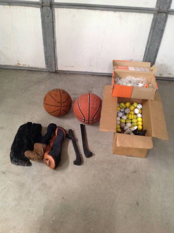 lot 95 image: Golf items and 2 basket balls