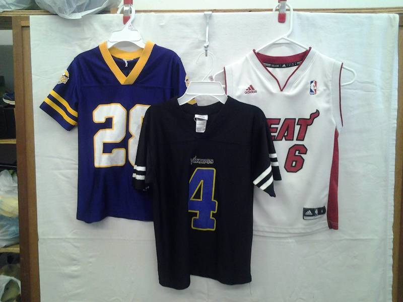 2-Youth Size Medium  Vikings Jerseys,1-Size Small NBA James #6 Miami Heat Jersey