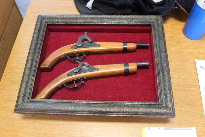 lot 8 image: Civil War Musket Kadet Guns w Glass Top Case