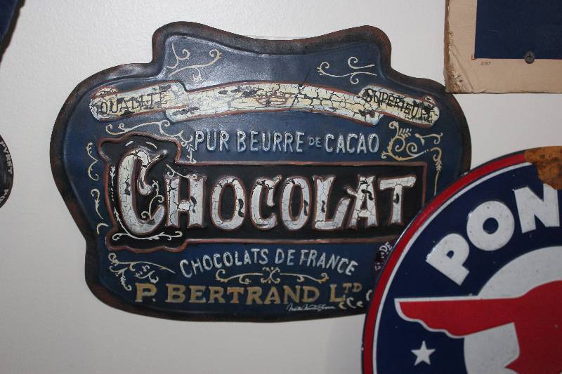 lot 26 image: Chocolat Metal Sign