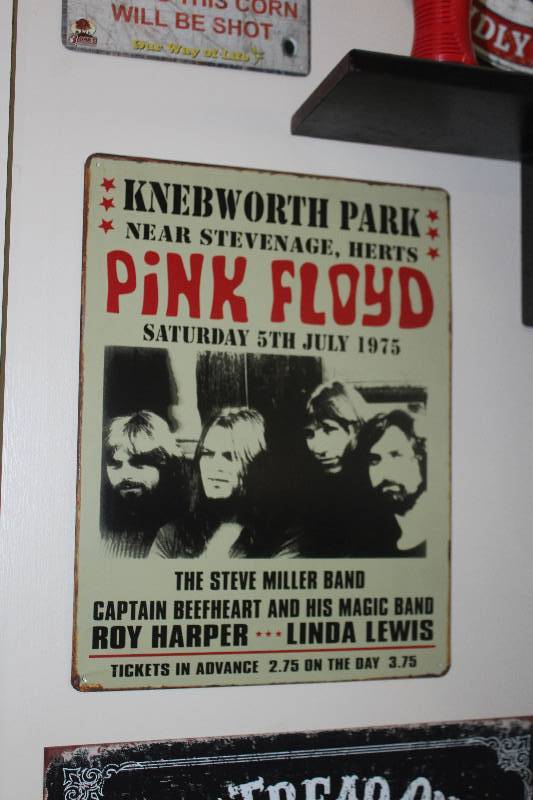 lot 33 image: Pink Floyd 1975 Knebworth Park Metal Concert Sign
