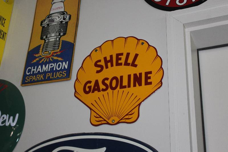 lot 39 image: Shell Gasoline Metal Sign