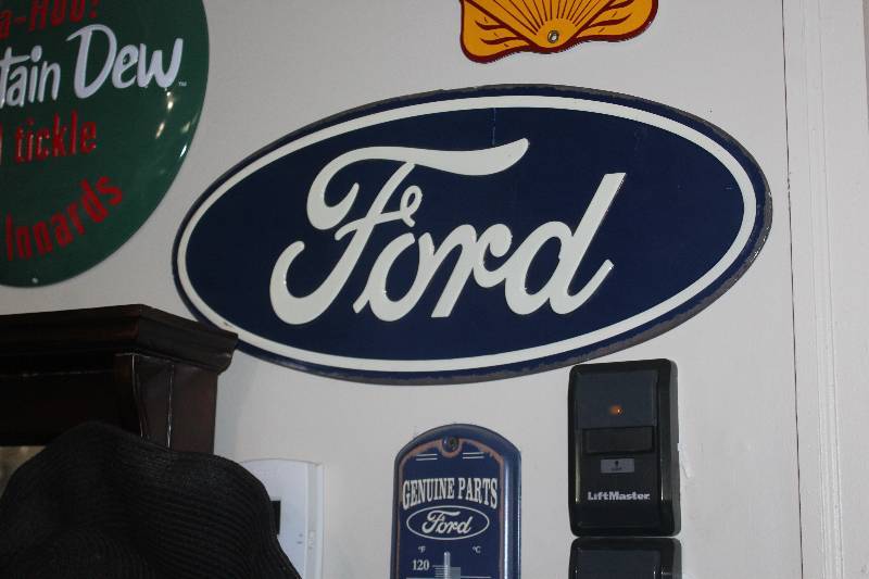 lot 40 image: Ford Metal Sign