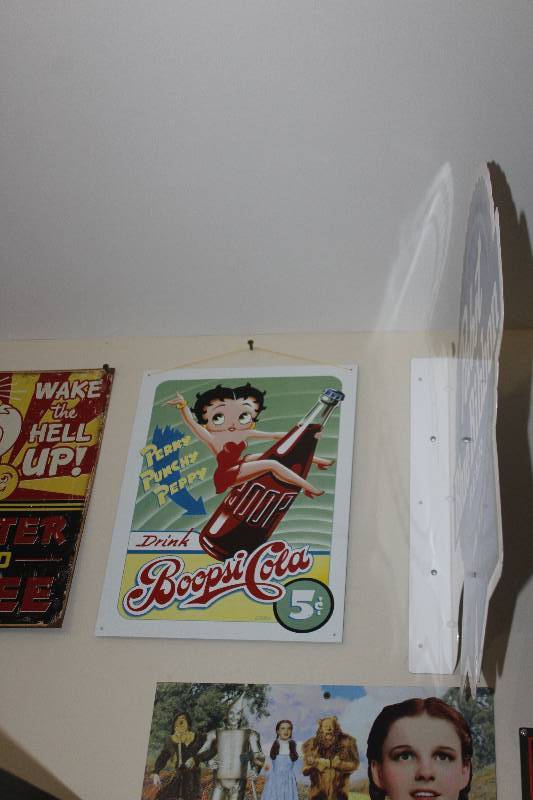 lot 84 image: Boopsie-Cola  Sign