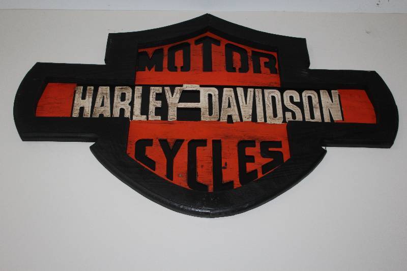 lot 116 image: Harley-Davidson Motorcycles WoodMetal Sign