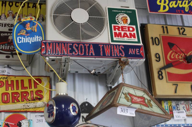 lot 58 image: Minnesota Twins Avenue Metal Street Sign