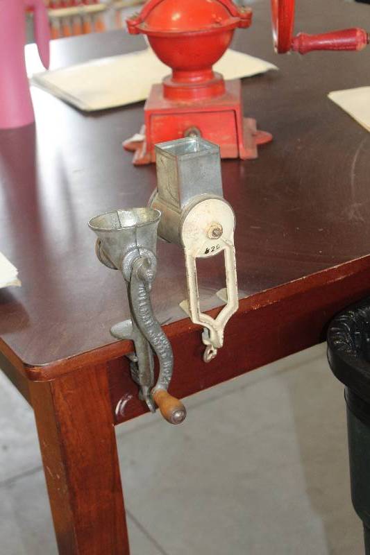 lot 142 image: Lot of (2) Kitchen Grinders Includes Meat, Spice
