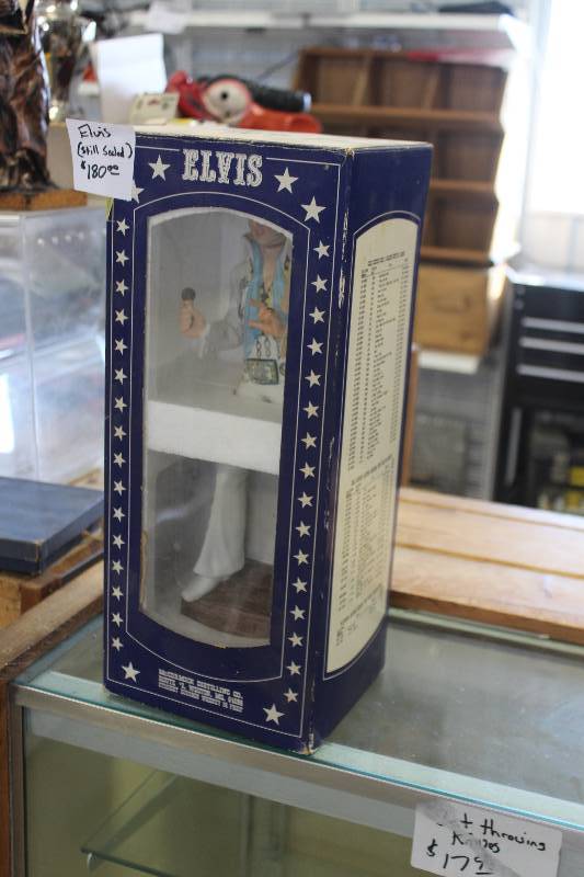 lot 213 image: Elvis Figurine Whiskey Bottle