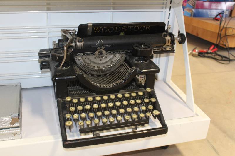 lot 216 image: Vintage Woodstock Manual Typewriter
