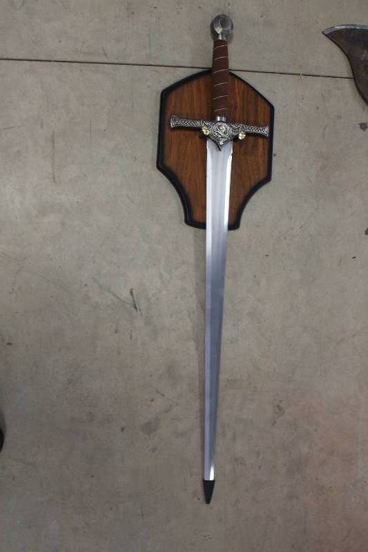 lot 254 image: Brown Handle Sword w Wall-Mount Holder
