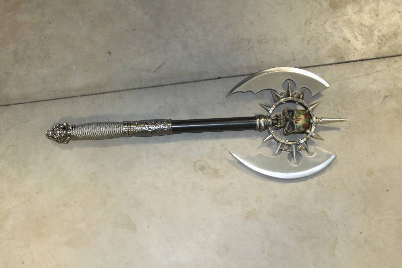 lot 262 image: Double-Blade Skull Axe
