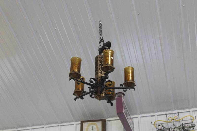 lot 273 image: Hanging 5-Lamp Chandelier