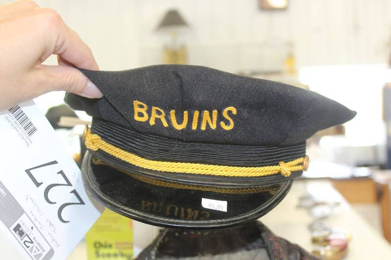 lot 226 image: Bruins Hat