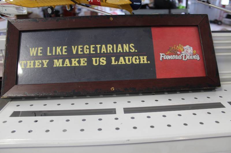 lot 232 image: Famous Daves We Like Vegetarians They Make Us Laugh Sign