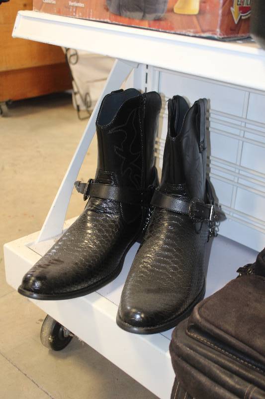 lot 238 image: Mens Size 12 Black Formal Boots