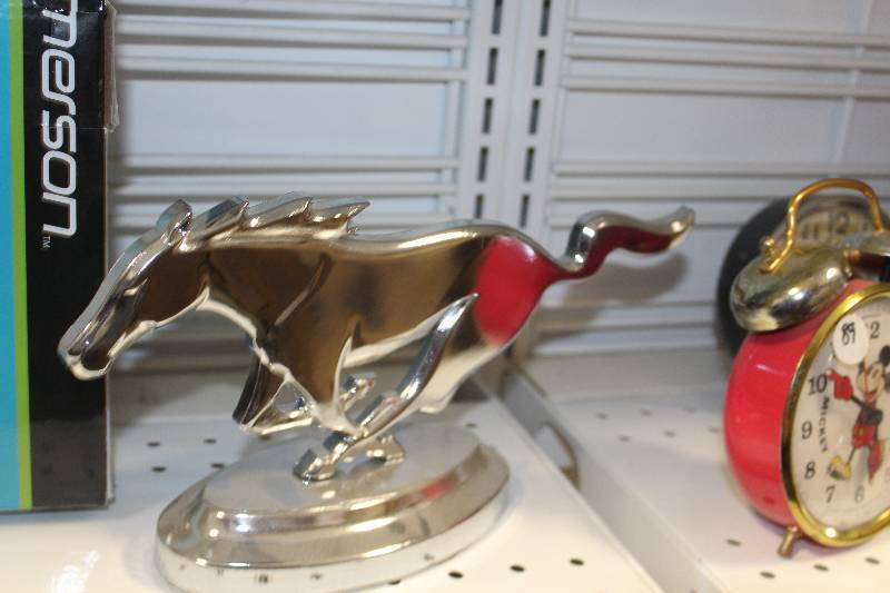 lot 245 image: Mustang Horse Metal Statue