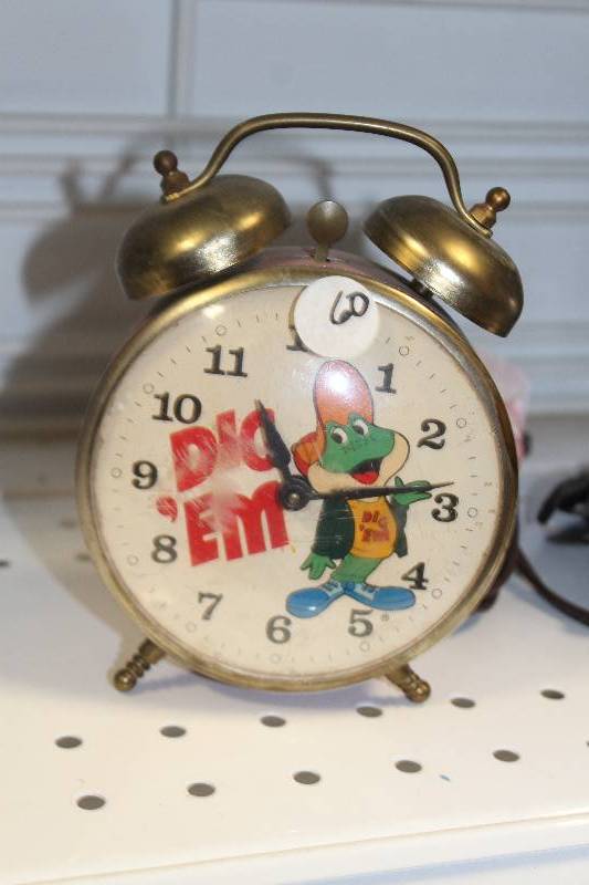 lot 249 image: Dig Em Frog Alarm Clock