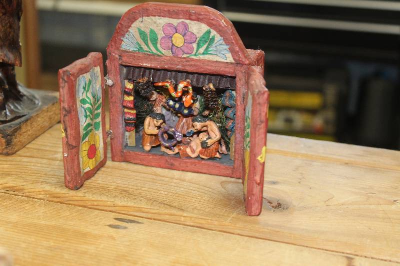 lot 289 image: Decorative Snake & Flower Box