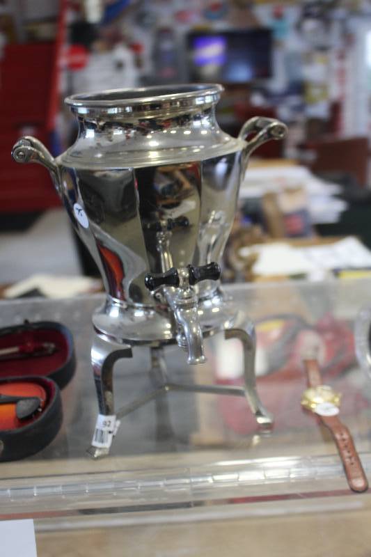 lot 290 image: Metal Liquid Dispenser