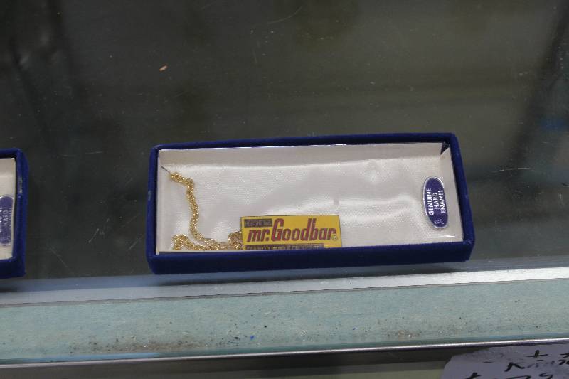 lot 297 image: Mr. Goodbar Chocolate Necklace w Case